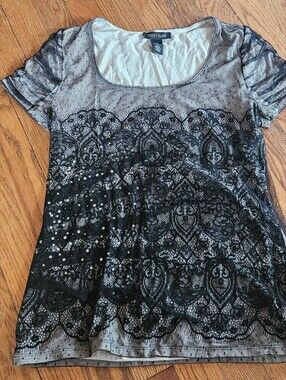 White House Black Market Black & White Lace-Print Scoop Tee Size Small